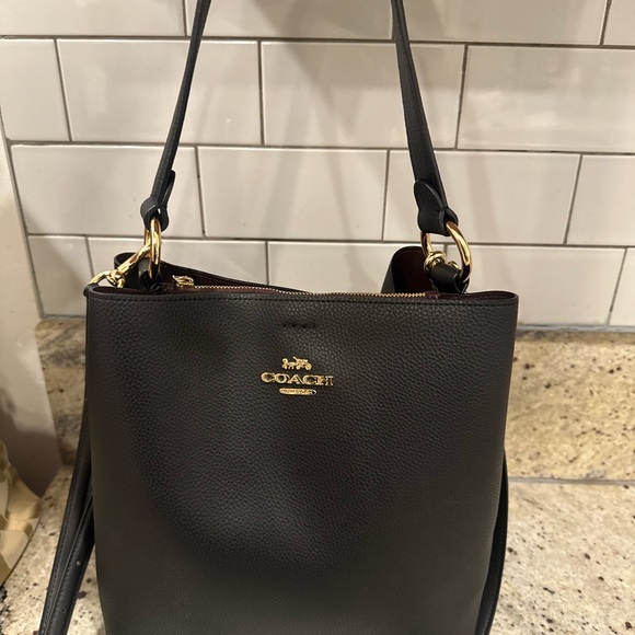 Coach Black Leather Shoulder Bag comes with strap - Picture 2 of 5